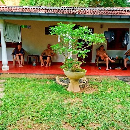 Arachchi Guest House Mirissa Exterior foto