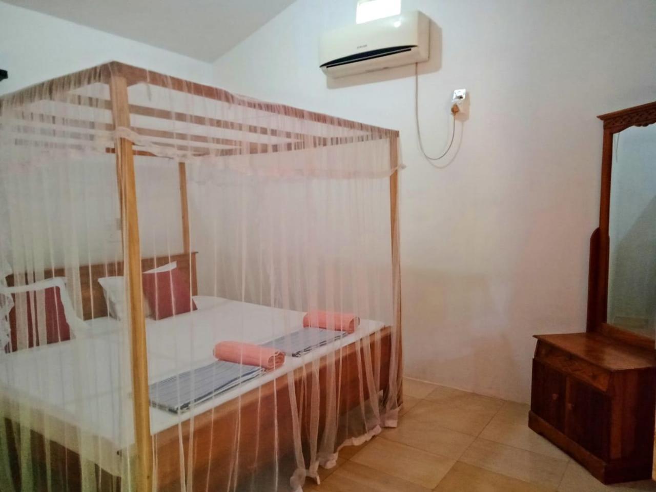Arachchi Guest House Mirissa Exterior foto